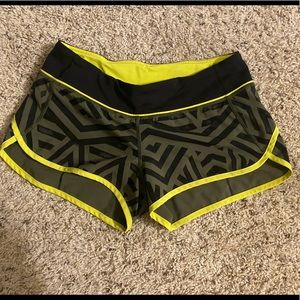 LULULEMON Speed Up Shorts Size 6